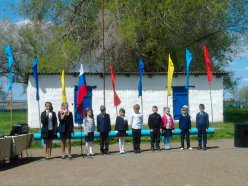 Торжественная линейка, посвященная Дню Победы